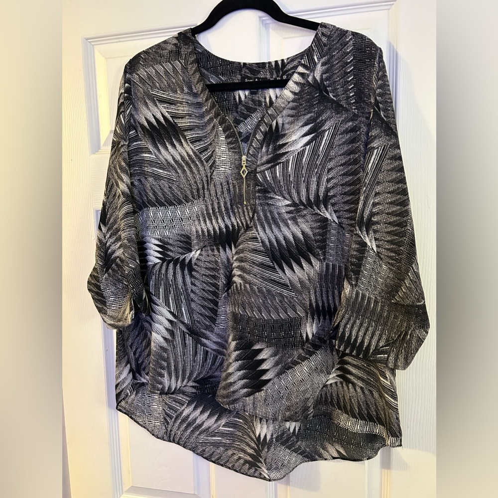 Sami & Jo - Large - Black Grey White Capri Sleeves Blouse Top/Shirt